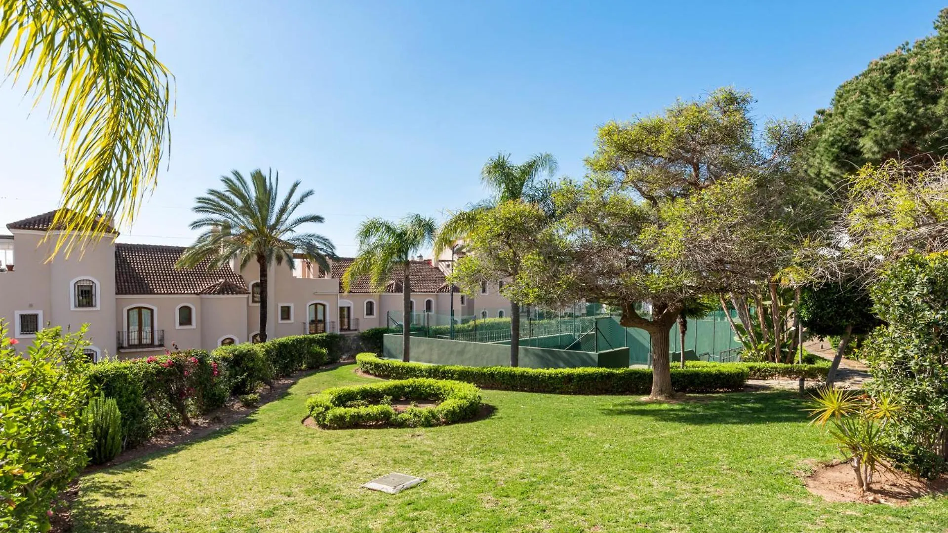 אסטפונה Townhouse In Paraiso בית נופש