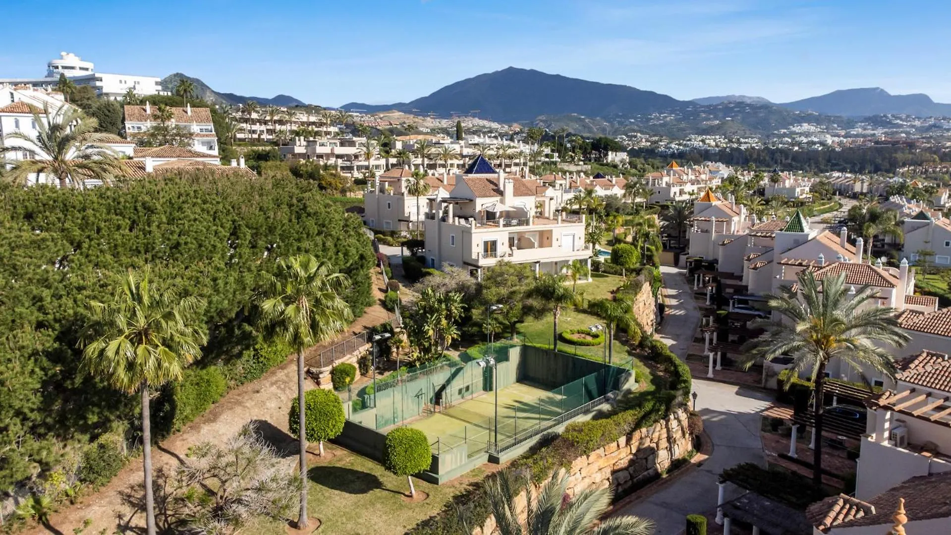 Townhouse In Paraiso Estepona España