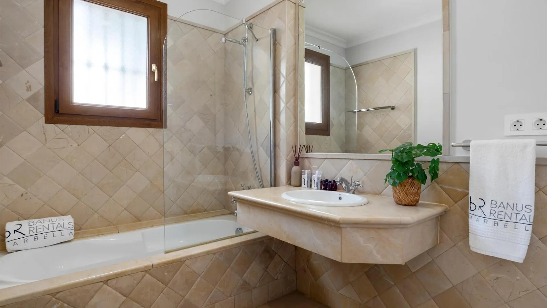 Townhouse In Paraiso Estepona 0*,